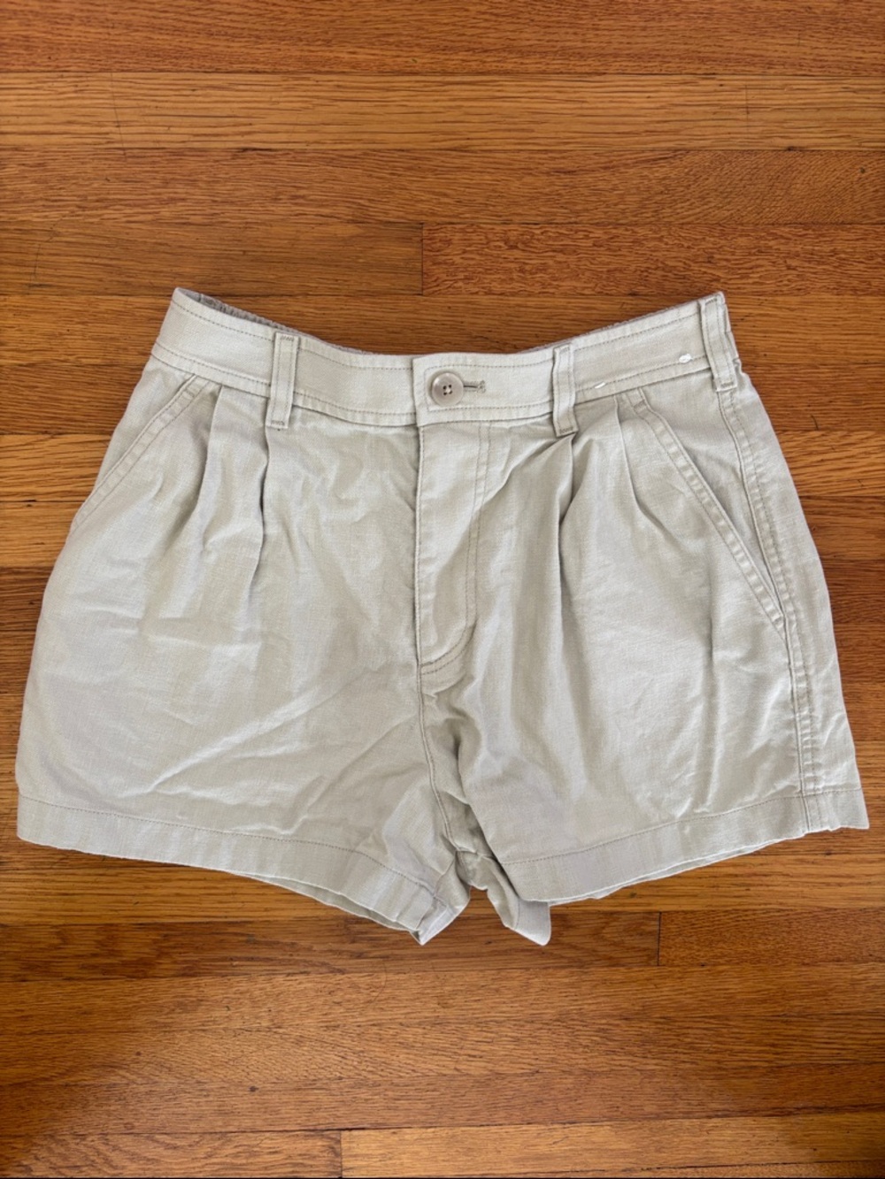 Uniqlo Light Beige Pleated Cotton Women's Shorts